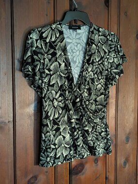 EASY Jones Wear Top - Crossover neckline -Black & Cream - Floral print - Size XL